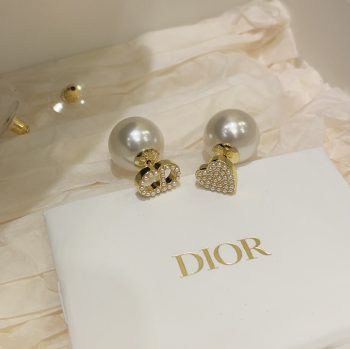 Dior's new Tribales CD heart-shaped asymmetrical pearl earrings